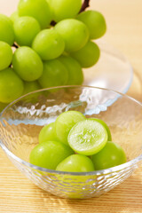シャインマスカット　Shine Muscat (Green Seedless Grapes)