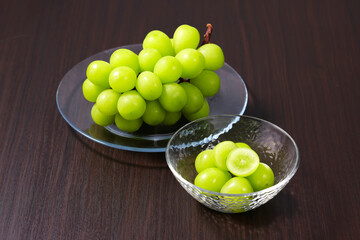 シャインマスカット　Shine Muscat (Green Seedless Grapes)