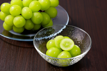 シャインマスカット　Shine Muscat (Green Seedless Grapes)