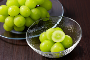 シャインマスカット　Shine Muscat (Green Seedless Grapes)