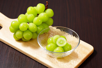 シャインマスカット　Shine Muscat (Green Seedless Grapes)