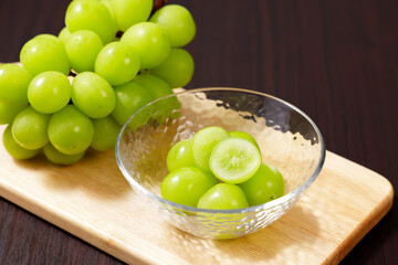 シャインマスカット　Shine Muscat (Green Seedless Grapes)