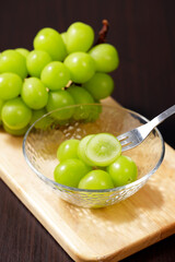 シャインマスカット　Shine Muscat (Green Seedless Grapes)