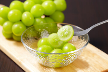 シャインマスカット　Shine Muscat (Green Seedless Grapes)