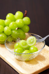 シャインマスカット　Shine Muscat (Green Seedless Grapes)