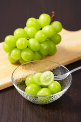 シャインマスカット　Shine Muscat (Green Seedless Grapes)