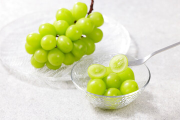 シャインマスカット　Shine Muscat (Green Seedless Grapes)