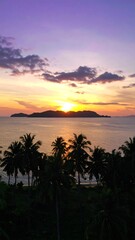 Obraz premium Tropical sunset over the ocean