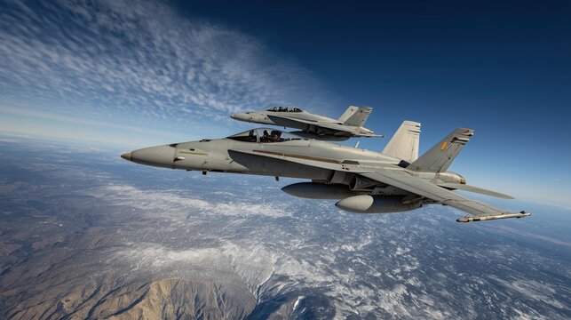 Chasseurs militaires F-18 volant en formation au-dessus des nuages