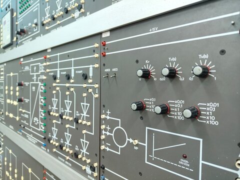 photo of learning media for electrical engineering in the form of an electric trainer - Powered by Adobe