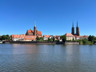 Obraz premium The Odra River and Wrocław Cathedral