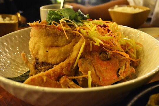 Fried red snapper with shredded carrot and fresh mango