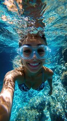 Naklejka premium Underwater Selfie: A Smiling Woman's Aquatic Adventure