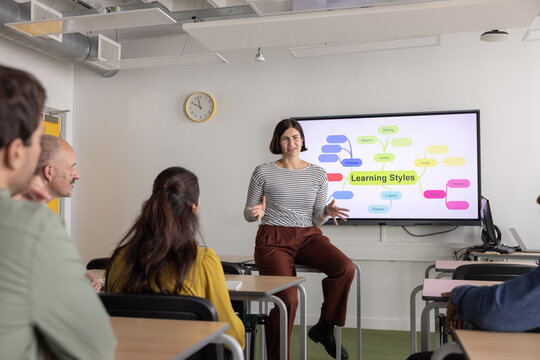Instructor Engaging Students in Learning Styles Class