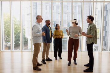 Group Engaging with Virtual Reality Technology Together
