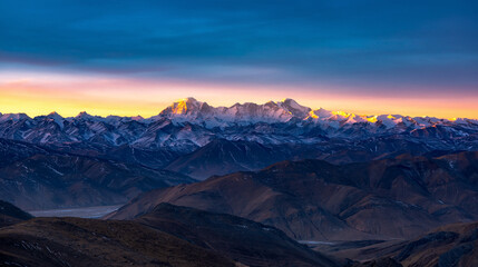 Naklejka premium Sunrise over the snow-capped mountains from a viewing platform on the way to Mount Everest in Tibet
