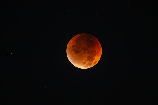 2025年9月8日の星空に浮かぶ皆既月食