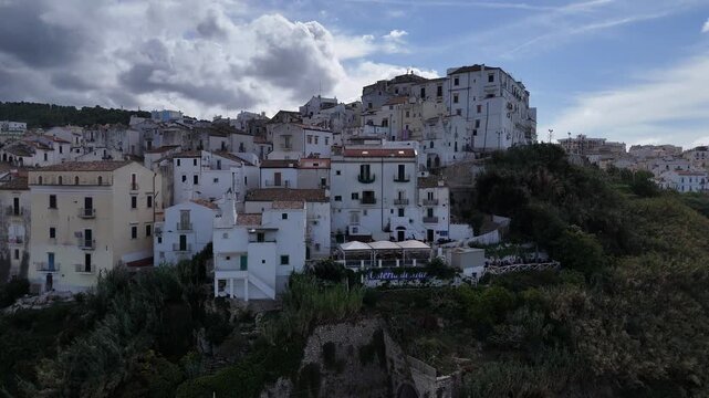 rodi Garganico paese mare puglia 