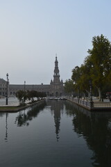Espelho de água da Praça Espanha em Sevilha