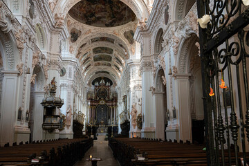 Blick in die imposante Stiftsbasilika in Waldsassen, welche ab  1682 erbaut wurde. Sie gehört zu...
