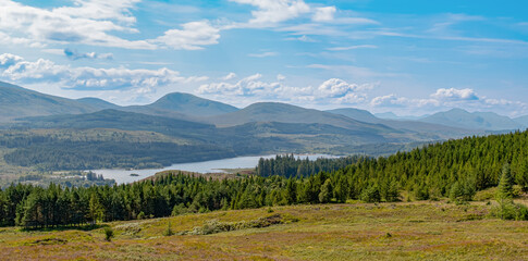 Loch Garry – 100-Megapixel-Panorama mit Blick auf Meall nan Rudhag, Glas Bheinn und Meall...