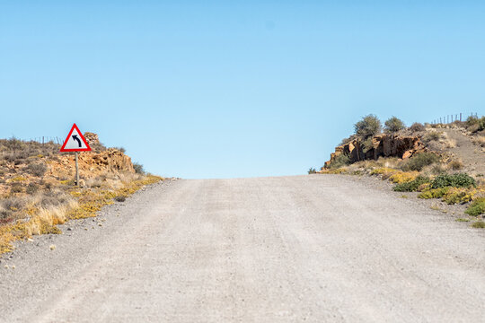 Blind height on the gravel road, between Loxton and Fraserburg