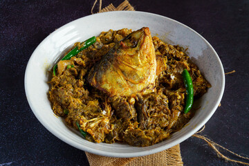 Kochu Shaak Diye Ilish Macher Matha | Traditional Bengali Hilsa Fish Head Curry with Colocasia Greens | Authentic Bengali Comfort Food | Classic Ilish Curry from Bengal