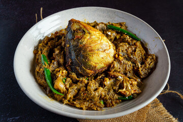 Kochu Shaak Diye Ilish Macher Matha | Traditional Bengali Hilsa Fish Head Curry with Colocasia Greens | Authentic Bengali Comfort Food | Classic Ilish Curry from Bengal