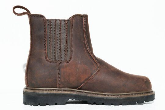 Kent, uk 01.01.2025 Dickies Rawhide Dealer Chelsea Boots Brown Leather SBP HRO SRA Work Safety boots. Construction and labour shoes and footwear.