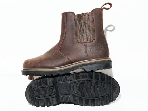 Kent, uk 01.01.2025 Dickies Rawhide Dealer Chelsea Boots Brown Leather SBP HRO SRA Work Safety boots. Construction and labour shoes and footwear.