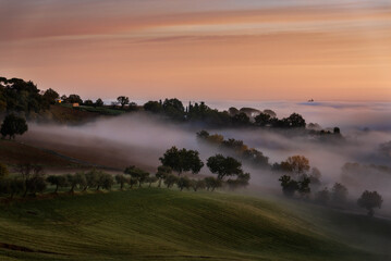nebbia nelle colline