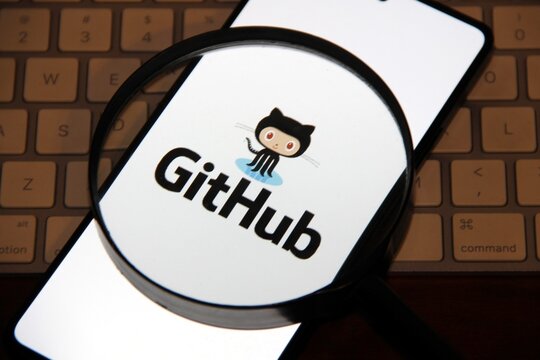 GitHub - Plataforma de hospedagem de c&oacute;digo-fonte e arquivos com controle de vers&atilde;o usando o Git.