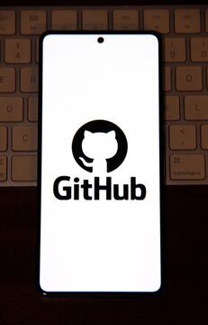 GitHub - Plataforma de hospedagem de c&oacute;digo-fonte e arquivos com controle de vers&atilde;o usando o Git.