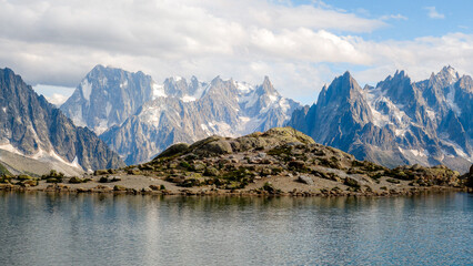 Fototapeta premium Majestic Lac Blanc with Alpine peaks