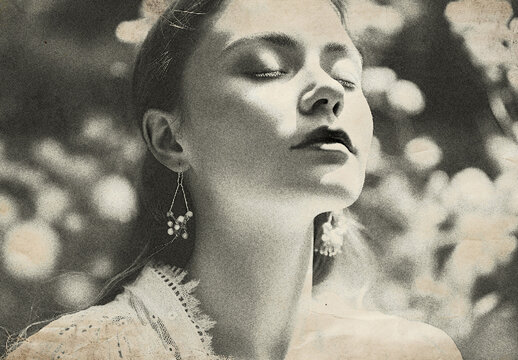 Black And White Grainy Halftone Engraving Photo Effect
