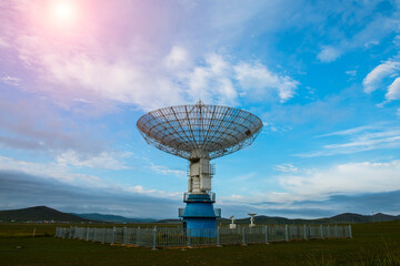 Radio telescopes and the Milky Way at night