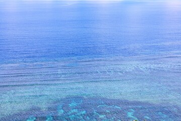 青空と海が広がる宮古島 比嘉ロードパークの昼の風景