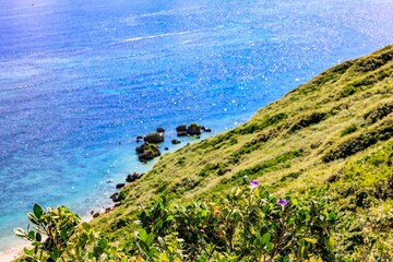 青空と海が広がる宮古島 比嘉ロードパークの昼の風景