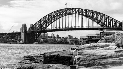 ssydney harbour bridge black and white