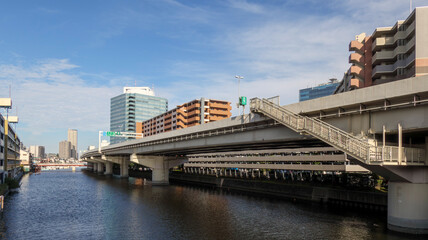 運河と高速道路