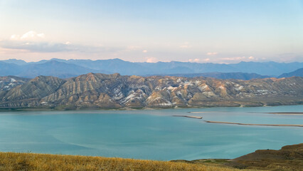 Obraz premium a beautiful mountain lake. a lake in the mountains