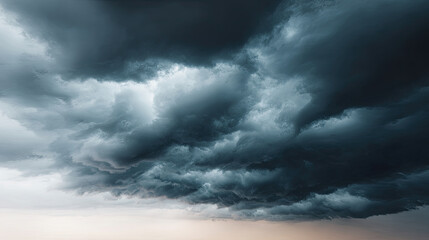 Obraz premium Dark storm cloud formation with dramatic sky before rain