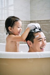 Obraz premium Father and daughter bath time fun cozy bathroom family moments happy atmosphere close-up view bonding experience