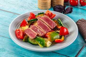 Salad with tuna tataki and avocado
