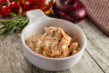 Roasted chicken fillet with cream sauce