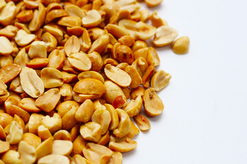 Roasted peanuts for snacking, or used as toppings for various dishes.