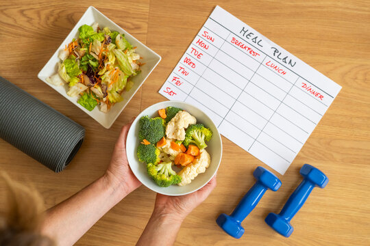 Nutrition plan and healthy diet background with meal schedule, fitness equipment, fresh vegetables and salad bowl for calorie control and healthy eating habits in daily life.