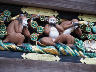 見ざる言わざる聞かざる