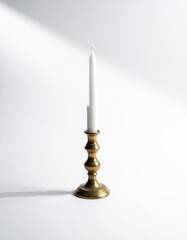 Gold candleholder with white candle (1)
