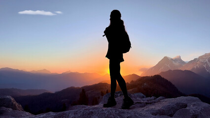 Obraz premium Lady watching the mountain range view, sunset and the view from the magnificent height